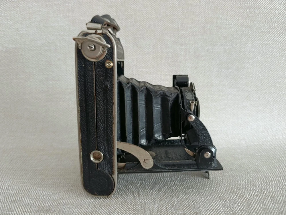 Voigtländer Bessa – Voigtar 1:6,3, starý měchový fotoaparát s pouzdrem č.77