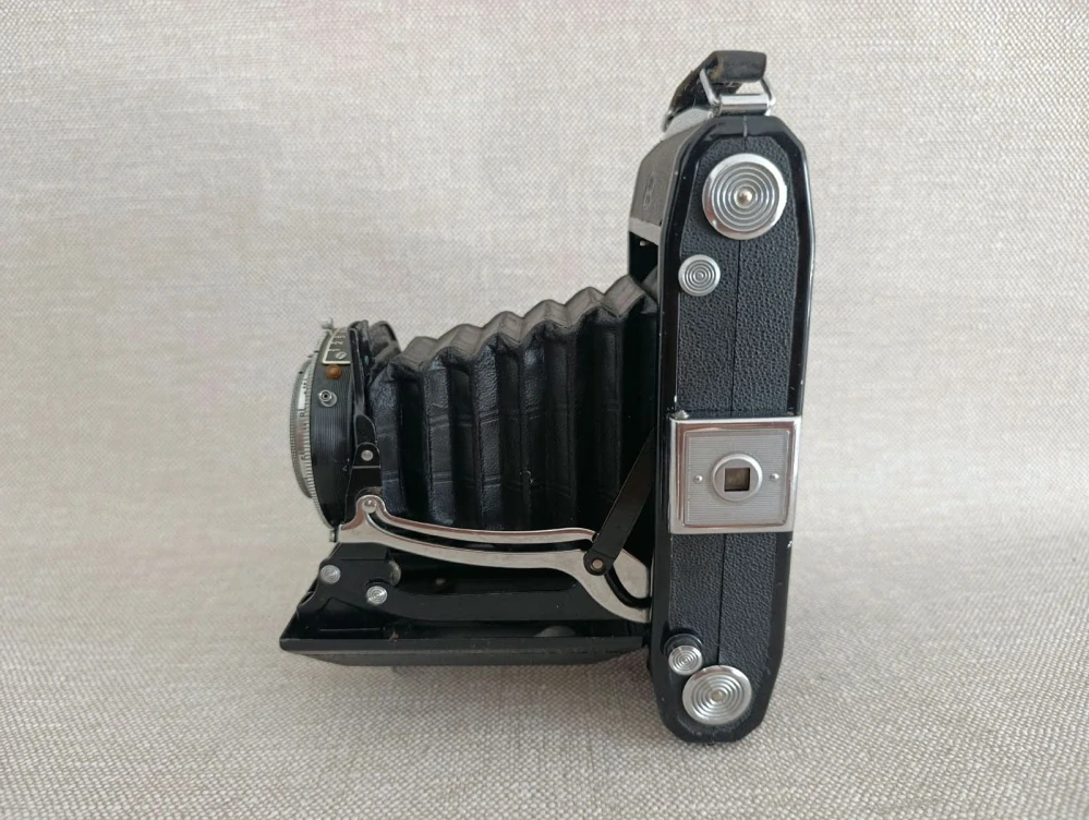 Starý fotoaparát Zeiss Ikon Nettar 515/2 – Novar 4,5/10,5 Prontor-S č.79