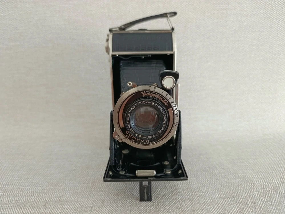 Historický měchový fotoaparát Voigtländer Bessa – Skopar 4,5/10,5 Compur + pouzdro č.84