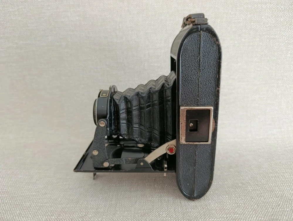 Starožitný měchový fotoaparát Voigtländer Bessa – Voigtar 1:7,7   č.85