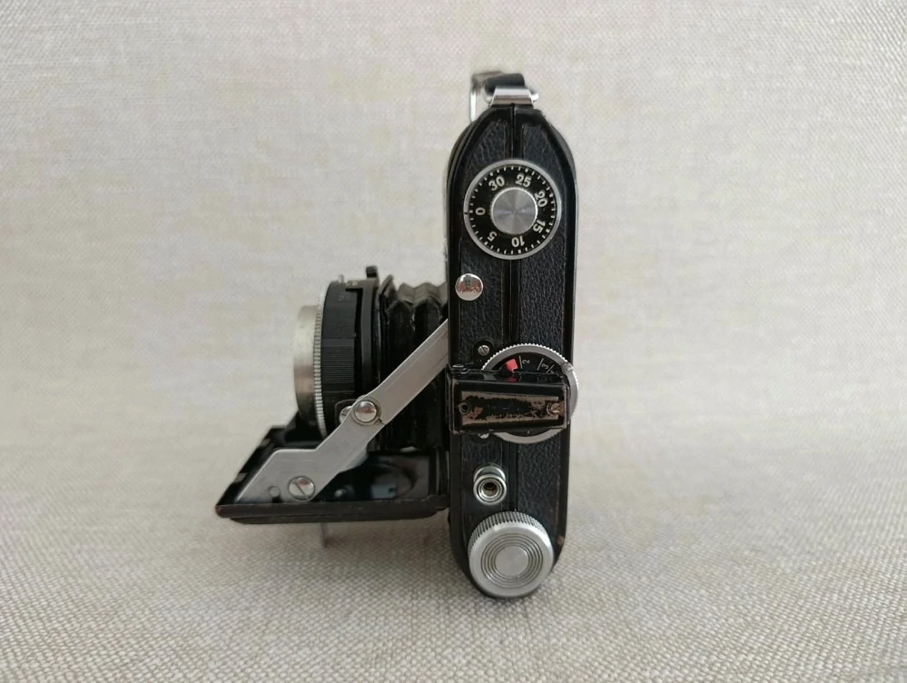 Historický měchový fotoaparát Bettina – Zeiss Tessar 3,5/50 Cudor č.87