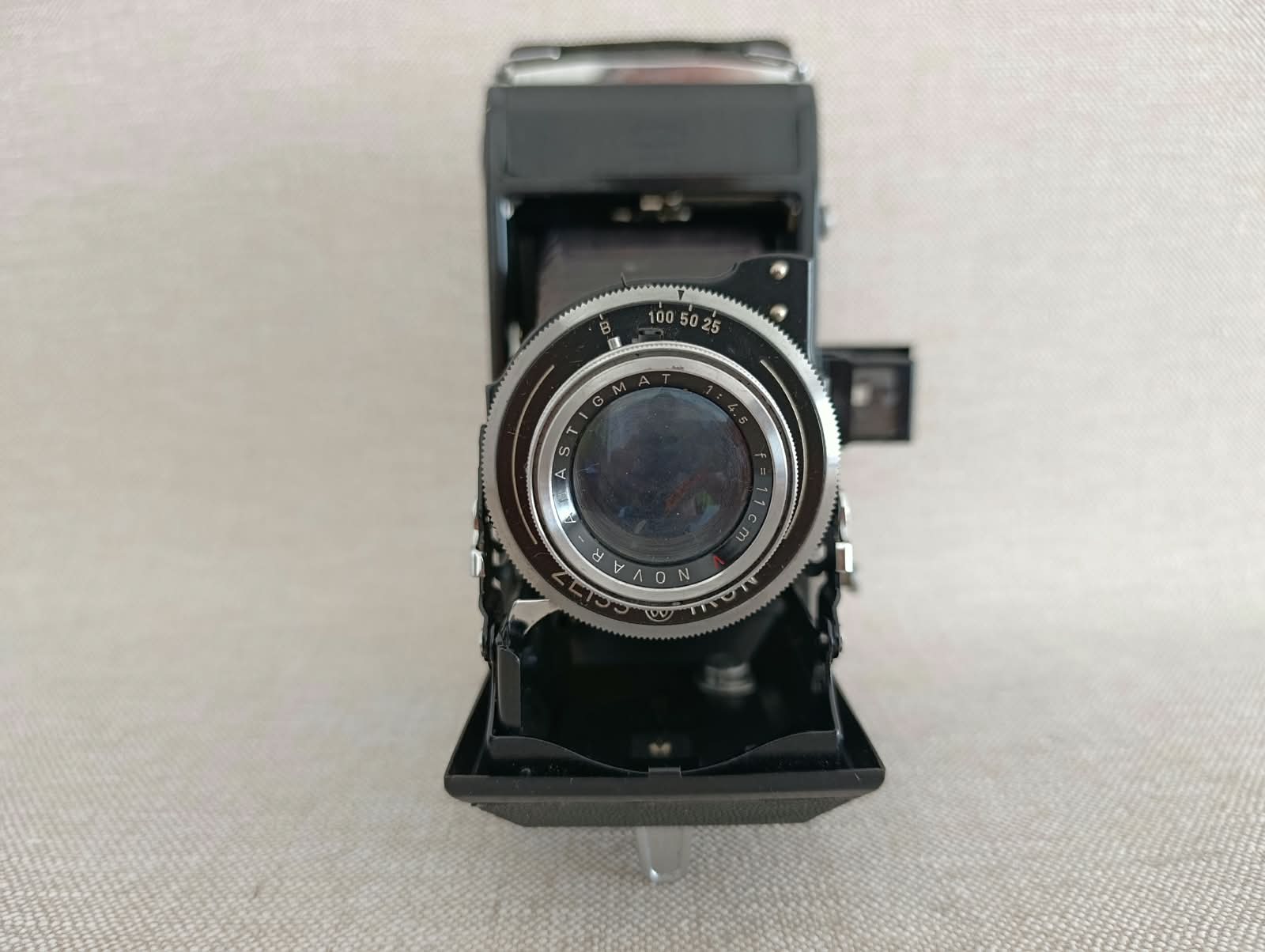 Velký Zeiss Ikon Novar-Anastigmat 4,5/11 cm + pouzdro č.99