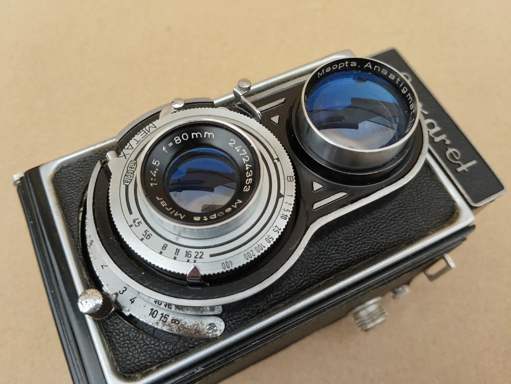 Starý fotoaparat FLEXARET MEOPTA MIRAR 