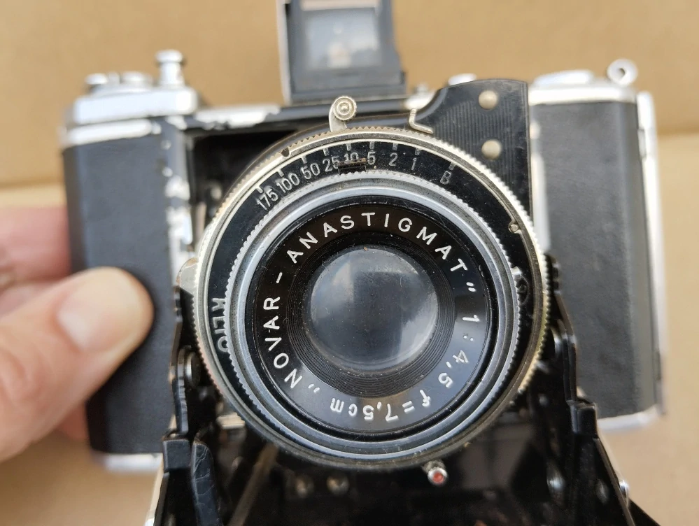 Starý fotoaparát Zeiss Ikon