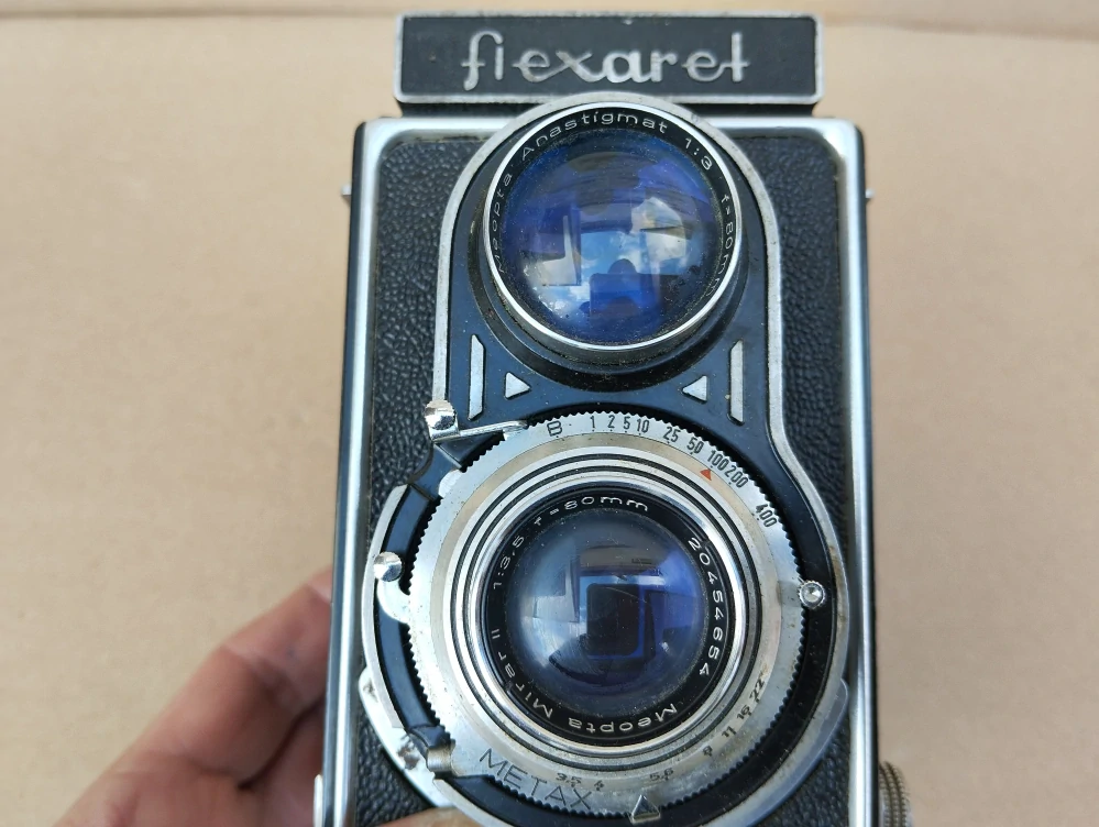 Starý fotoaparát Flexaret s kož.pouzdrem