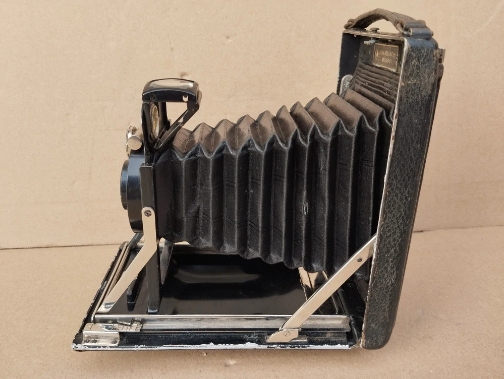 Historický měchový fotoaparát Kamera-Werkstätten Dresden Radionar. D.R.P. a D.R.G.M.   č.13