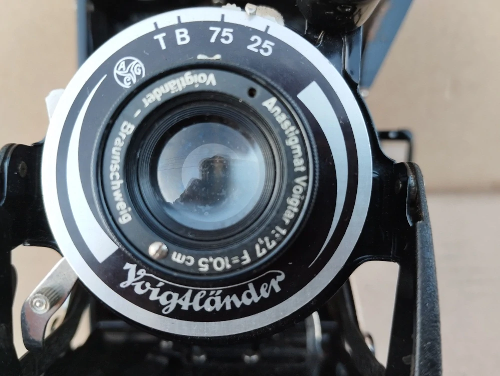 Starý fotoaparát Voigtländer Bessa