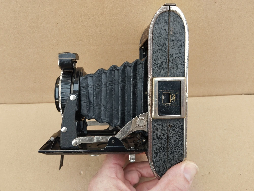 Starý fotoaparat Voigtlander Bessa + pouzdro