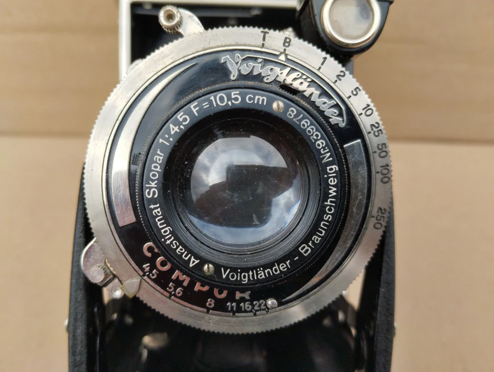 Starý fotoaparát Voigtlander BESSA + pouzdro