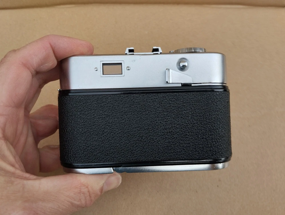 Starý fotoaparát Voigtlander s pouzdrem