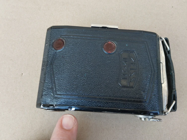 Starý fotoaparát Zeiss Ikon Ikonta + kož.pozdro