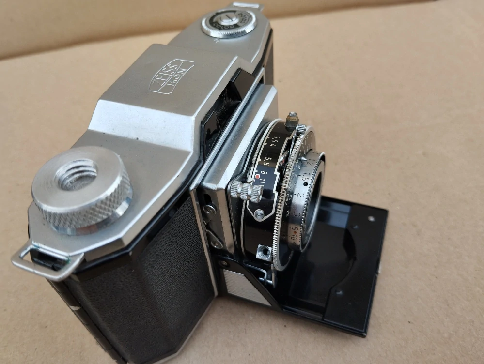 Starý fotoaparát Zeiss Ikon + pouzdro