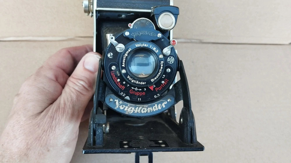 Starý měchový fotoaparát Voigtländer Bessa 6x9 Embezet Voigtar ca 1930