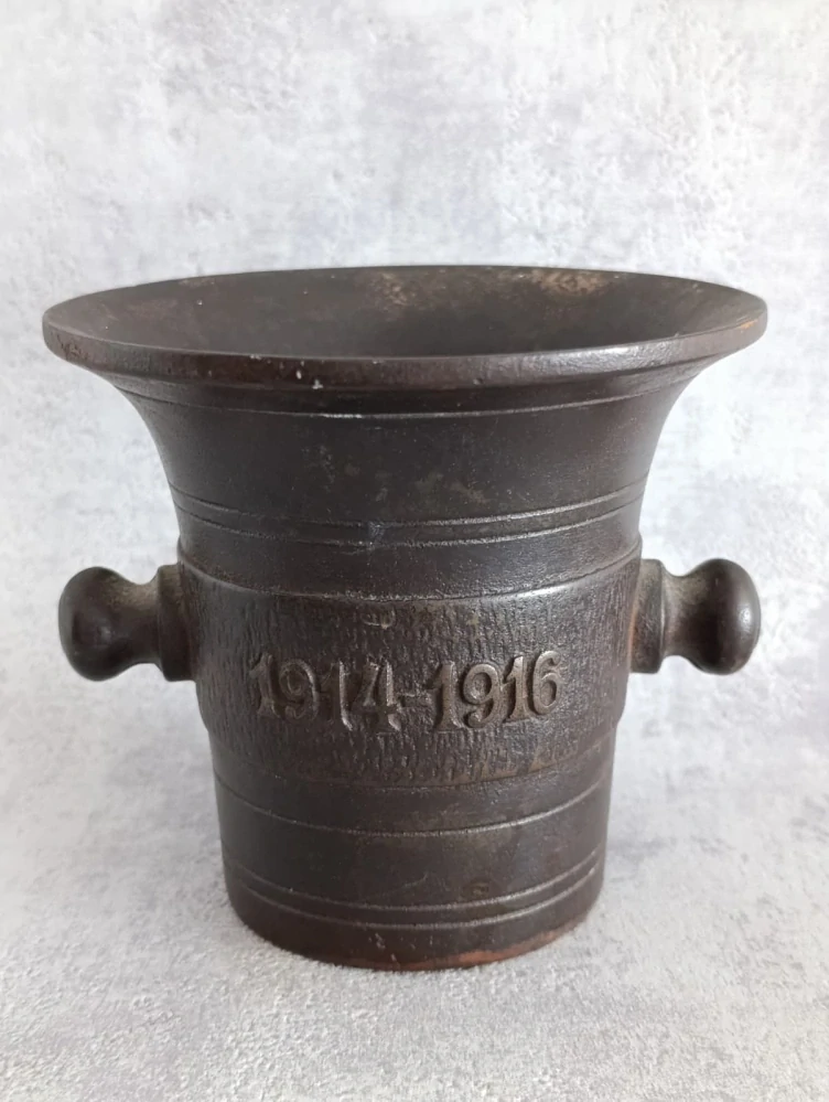 Starý litinový válečný hmoždíř 1914–1916 s reliéfem děla | 1,65 kg | originální starožitnost