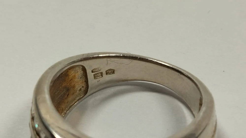 Starý stříbrný prsten s kamínkama vel.52