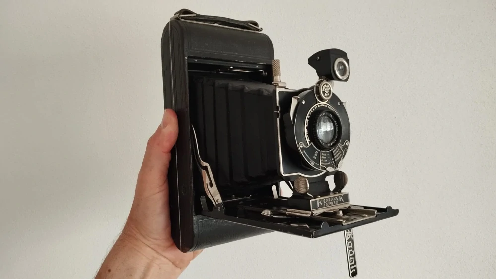 Starý velký měchový fotoaparát Kodak 3 series III