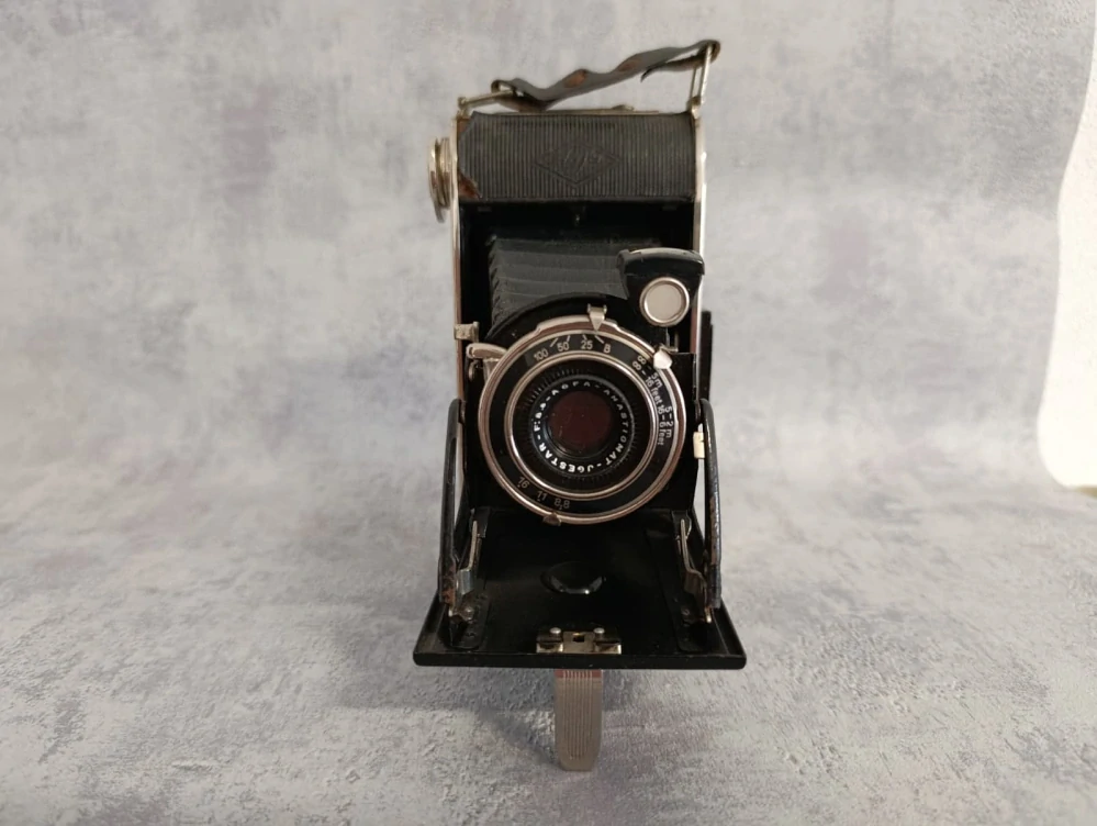 Historický měchový fotoaparát Agfa Billy Record