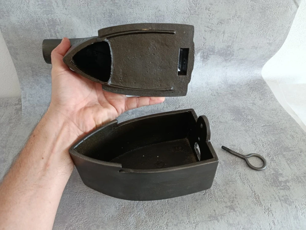 Velmi stará a velká komínová žehlička