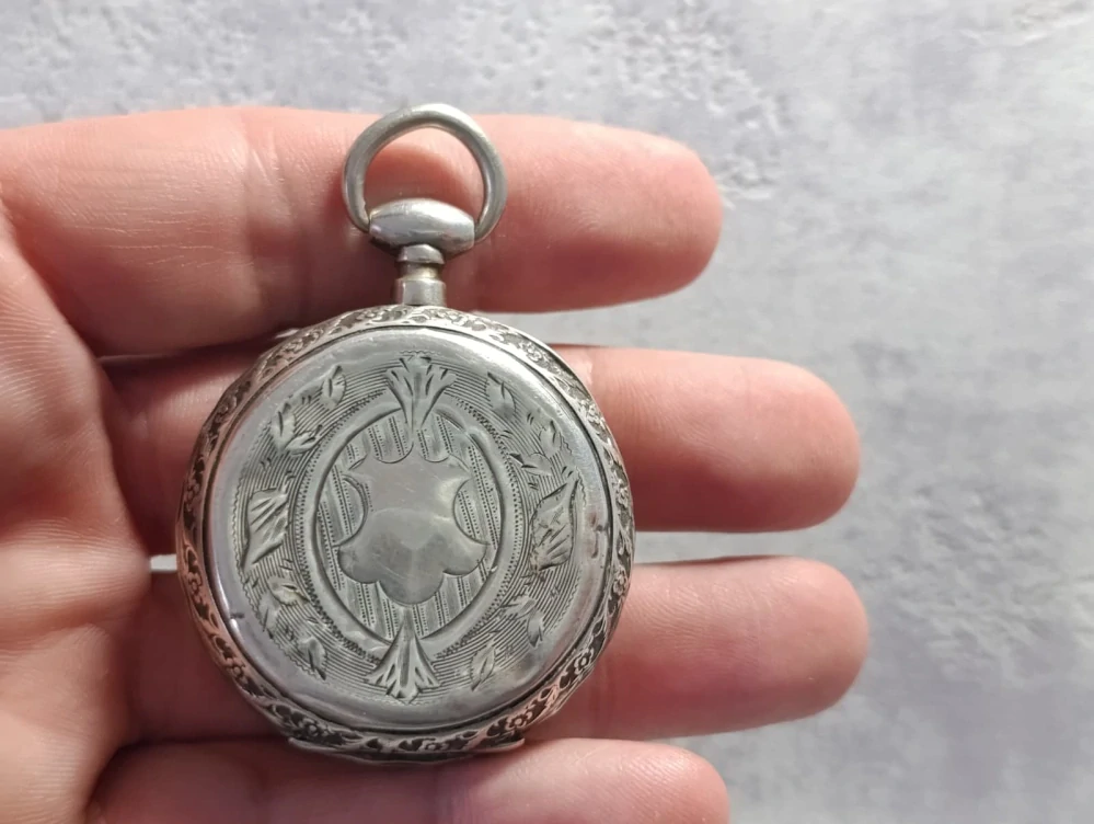 Starožitné kapesní hodinky – klíčovky, stříbro