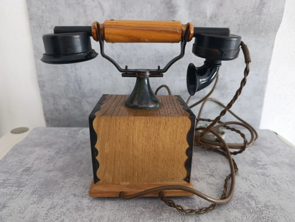 Retro telefon TESLA Cs20 dřevěný – Československo 1979 – originál, pěkný stav