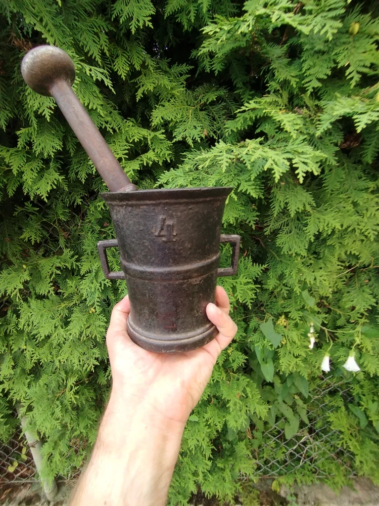 Zajímavý a velmi starý starý hmoždíř č.4 s uchy  - Komisní prodej -