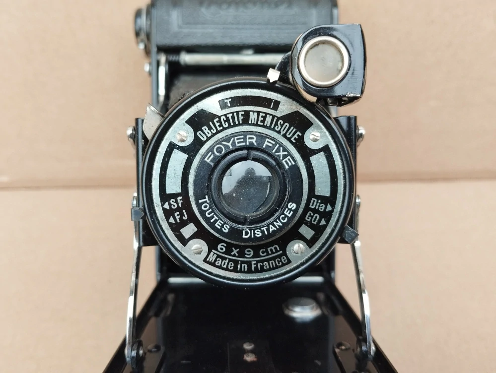 Starý měchový fotoaparát Coronet 6 × 9 cm + pouzdro