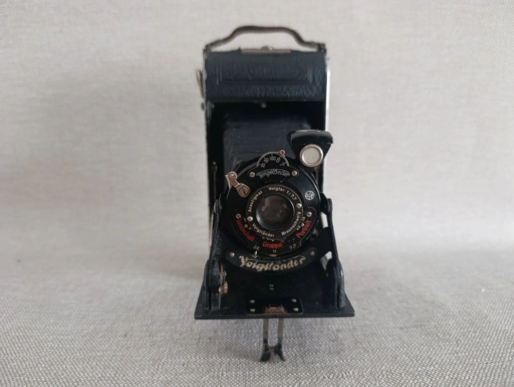 Starý měchový fotoaparát Voigtländer – Voigtar 1:7,7 - č.62