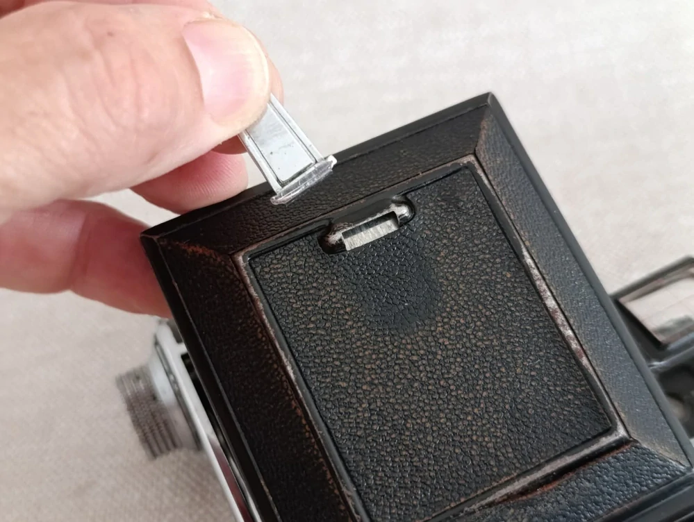 Starý měchový fotoaparát Rodenstock Trinar 2,9/7,5 Compur – poškozený č.66