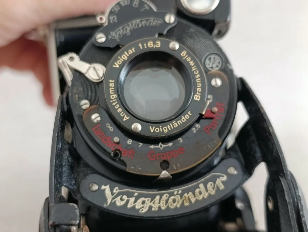 Voigtländer Bessa – Voigtar 1:6,3, starý měchový fotoaparát s pouzdrem č.77