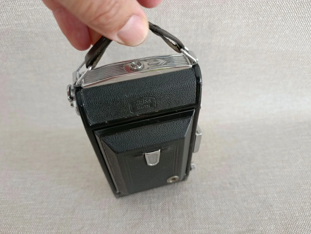 Starý fotoaparát Zeiss Ikon Nettar 515/2 – Novar 4,5/10,5 Prontor-S č.79
