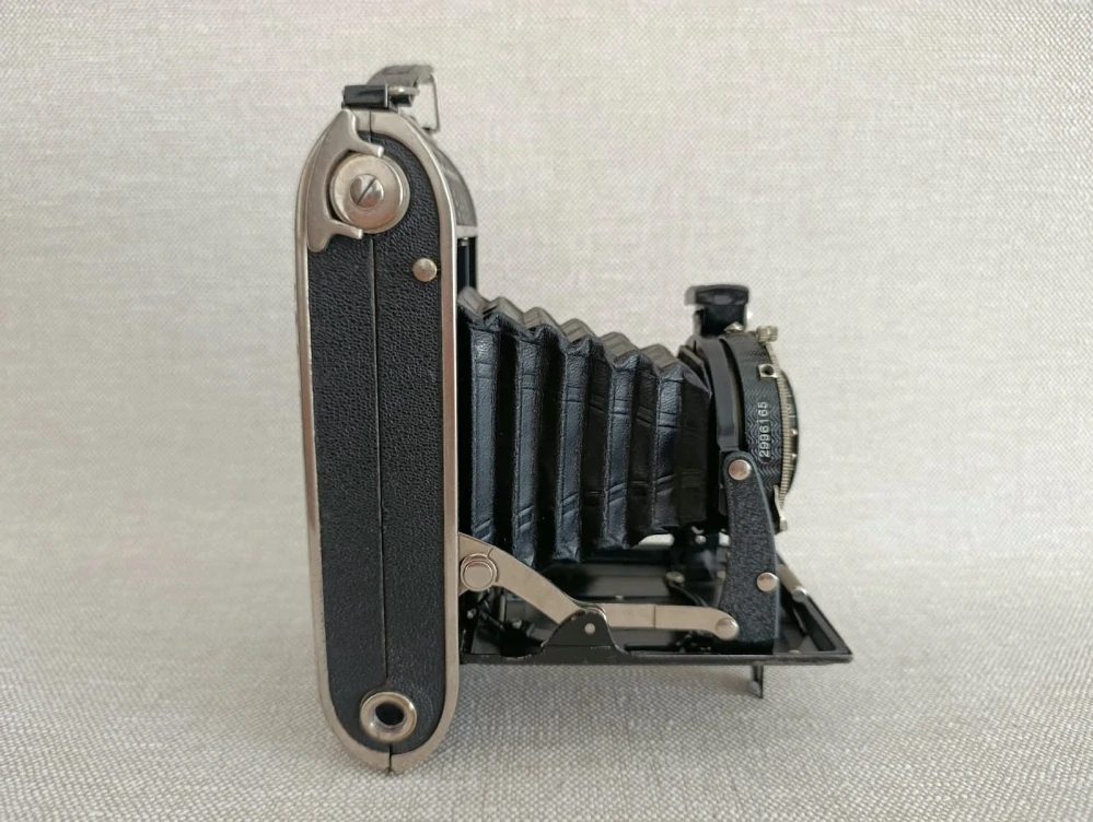 Historický měchový fotoaparát Voigtländer Bessa – Skopar 4,5/10,5 Compur + pouzdro č.84