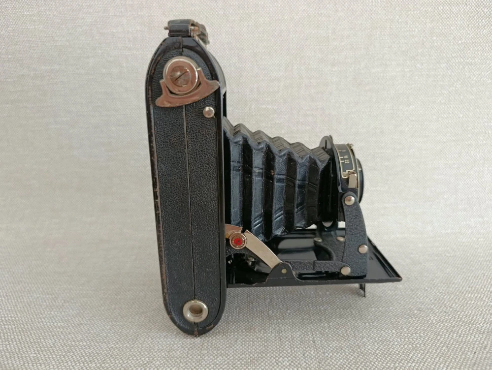 Starožitný měchový fotoaparát Voigtländer Bessa – Voigtar 1:7,7   č.85
