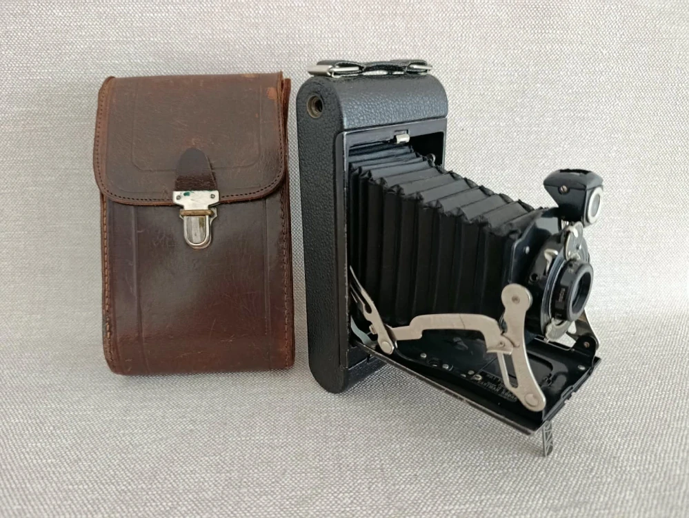 Starožitný Kodak zřejmě No. 1 Autographic Special + pouzdro + filmy č.89