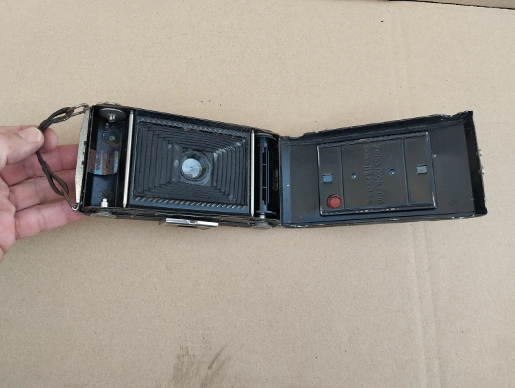 Starý fotoaparát měchový Zeiss Ikon Ikonta