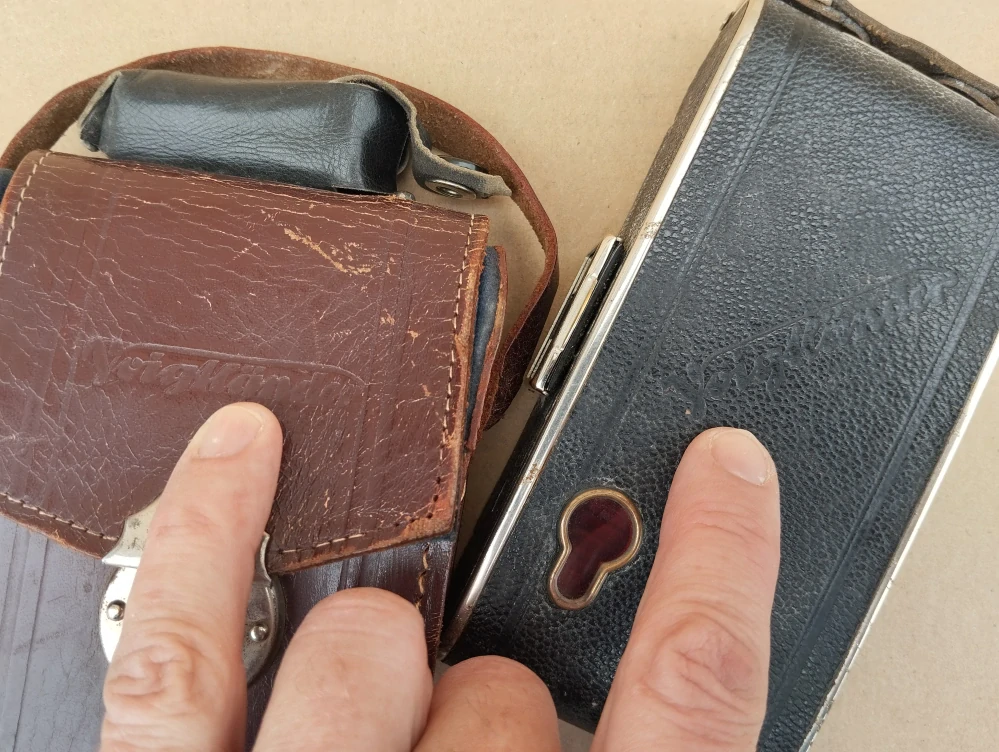 Starý měchový fotoaparát Voigtländer Bessa + pouzdro