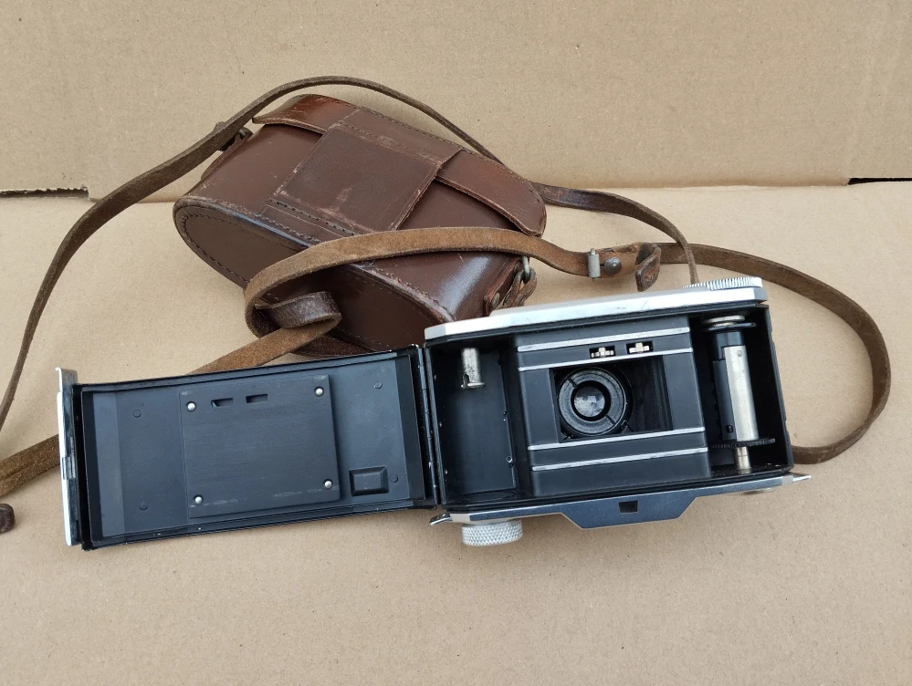 Starý fotoaparát Zeiss Ikon + pouzdro