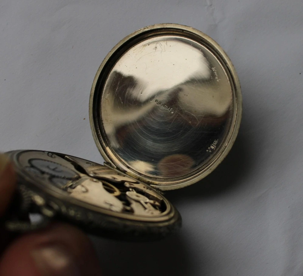 Starožitné švýcarské kapesní hodinky PRIMA HOMIS WATCH – Art Deco, funkční po hodináři, frakovky