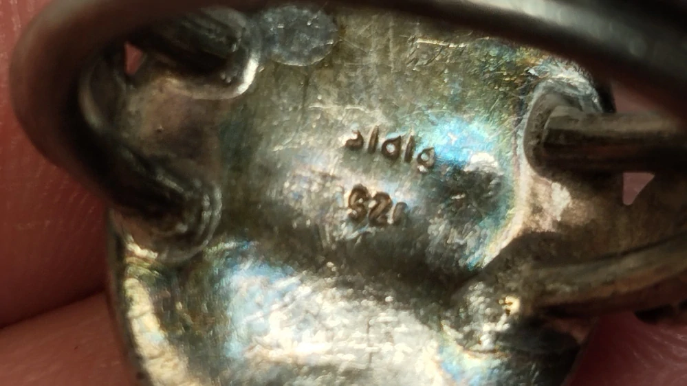 Stříbrný prsten se šedým kamenem, vel. 49