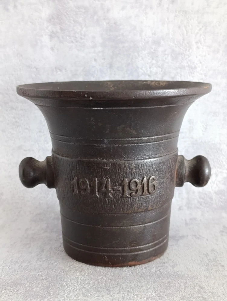 Starý litinový válečný hmoždíř 1914–1916 s reliéfem děla | 1,65 kg | originální starožitnost