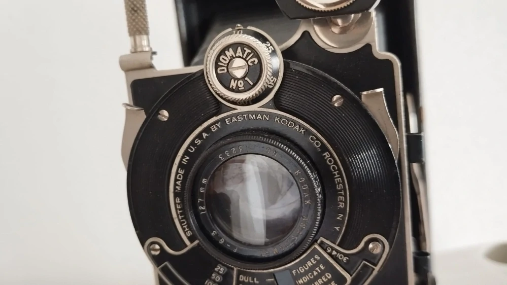 Starý velký měchový fotoaparát Kodak 3 series III