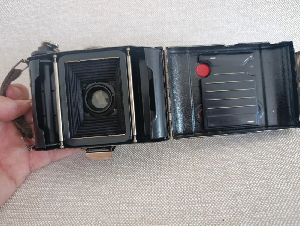 Starý měchový fotoaparát AGC VARIO Vidanar 4,5/7,5 cm č.25