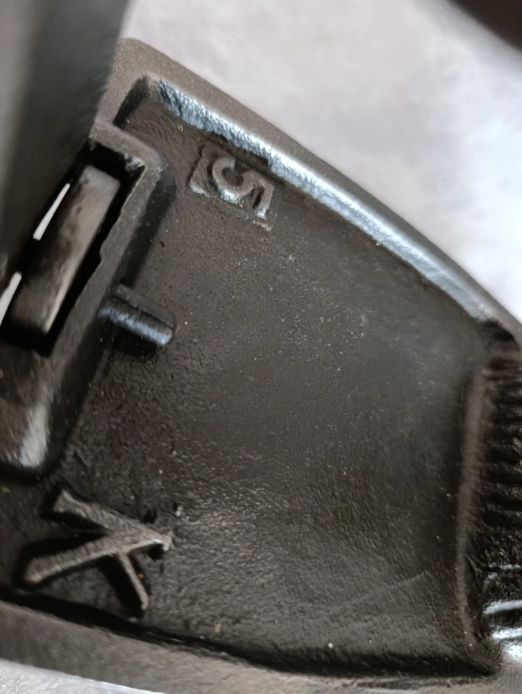 Velmi stará a velká komínová žehlička