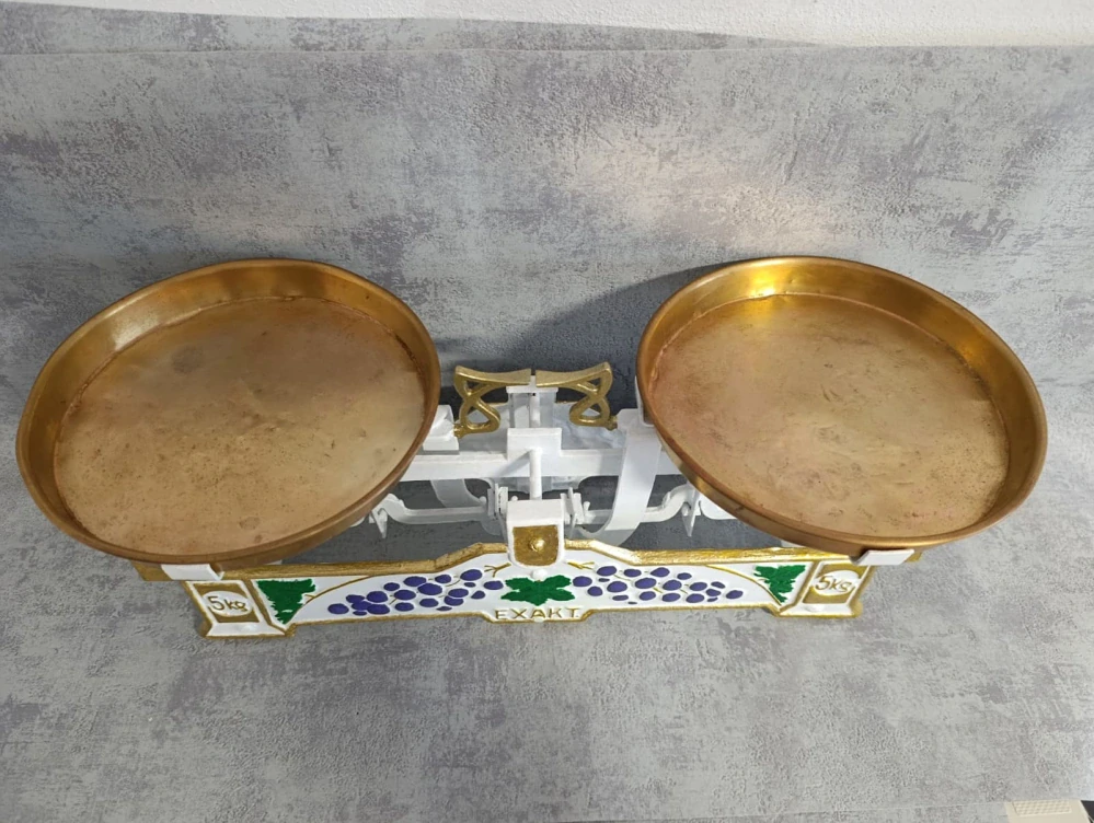 Staré litinové váhy EXAKT – vinná réva | po renovaci | 5 kg