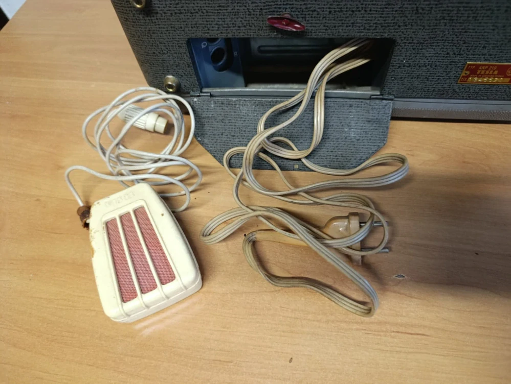 Starý kotoučový magnetofon TESLA Sonet Duo + obal