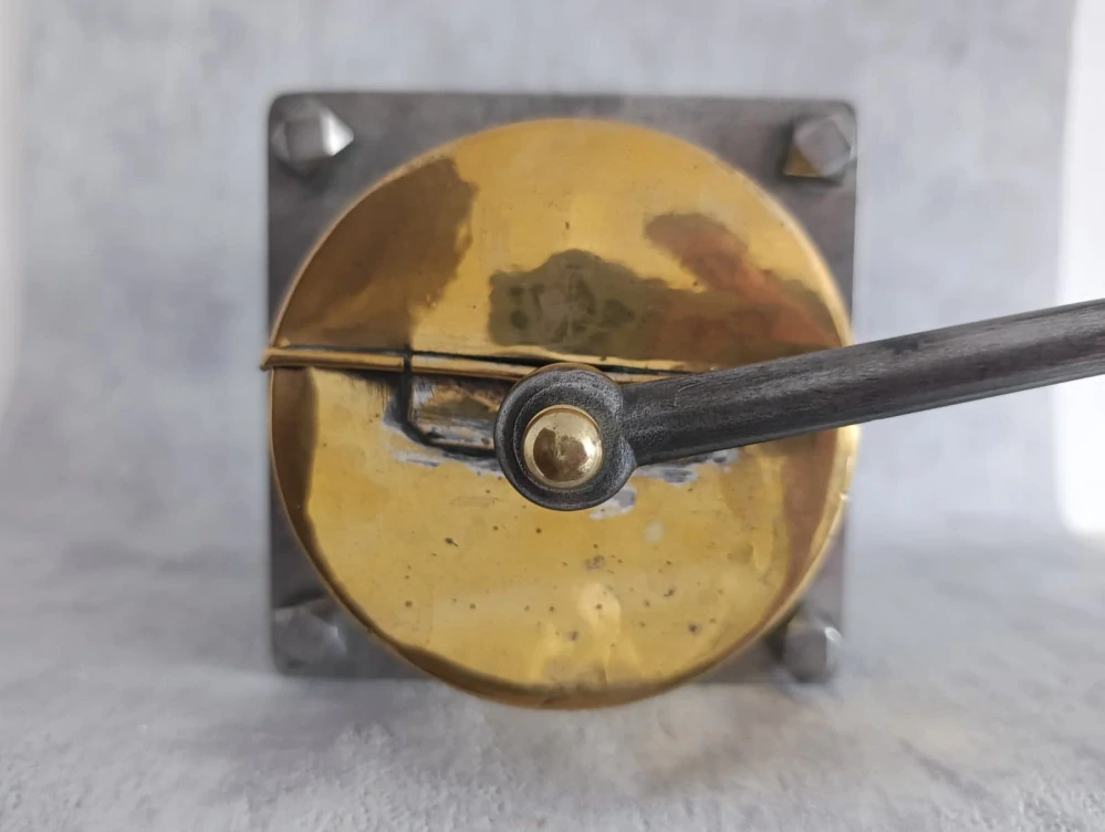 Velký hostinský mlýnek na kávu z 19. století