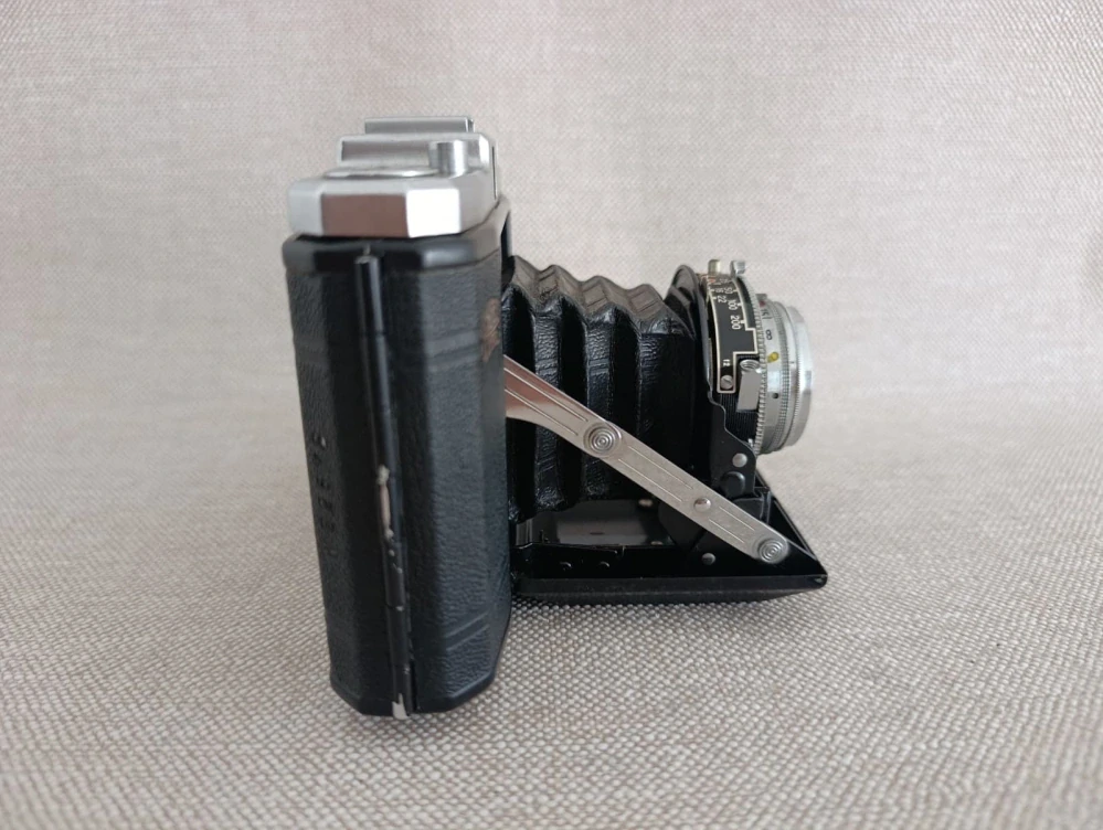 Zeiss Ikon Nettar – historický měchový fotoaparát s pouzdrem č.57