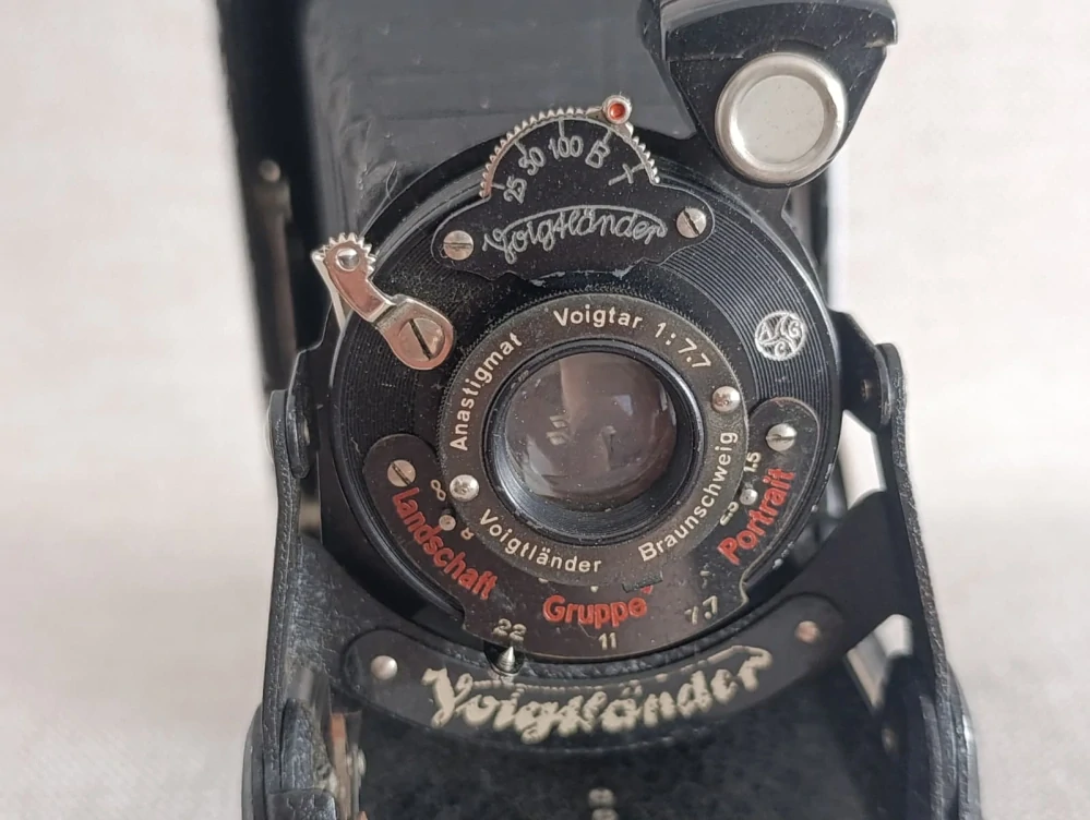Starý měchový fotoaparát Voigtländer – Voigtar 1:7,7 - č.62