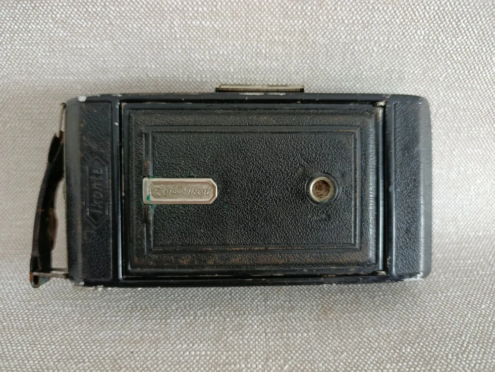 Starožitný měchový fotoaparát Zeiss Ikon Tessar 4,5/10,5 cm č.75