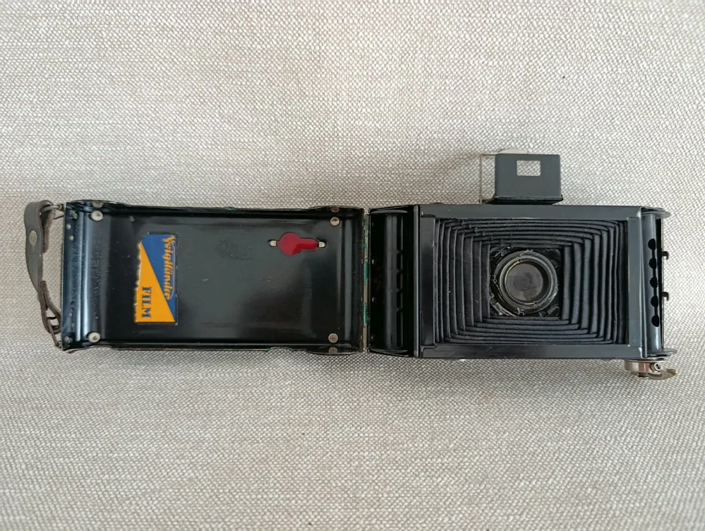 Voigtländer Bessa – Voigtar 1:6,3, starý měchový fotoaparát s pouzdrem č.77