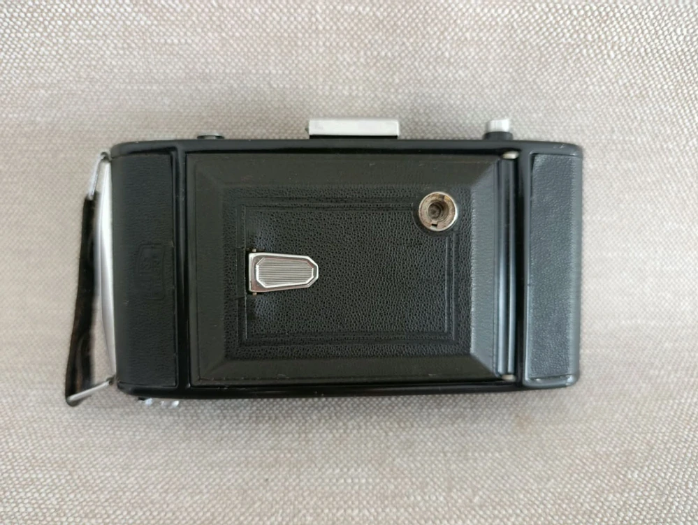 Starý fotoaparát Zeiss Ikon Nettar 515/2 – Novar 4,5/10,5 Prontor-S č.79
